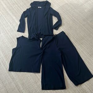 NWOT 3 piece navy knit travel outfit by GRP1.  Size L (12-14)